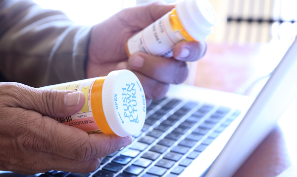 Buying Medicine Online (600x359)