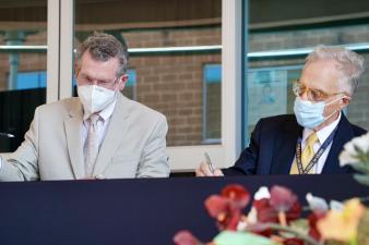 Dr. William Slikker, Jr. (Director, NCTR) and Jerry Adams (President, Arkansas Research Alliance) reaffirm a strong partnership in research and discovery.