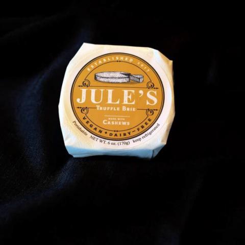 Photo – JULE’S TRUFFLE BRIE, CASHEWS