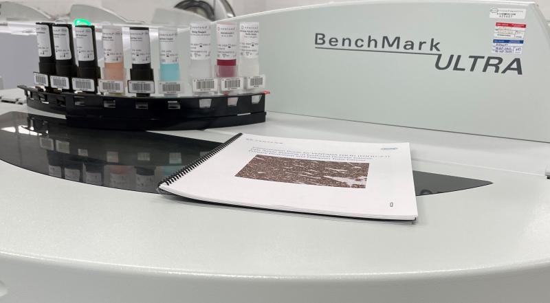 The VENTANA FOLR1 (FOLR-2.1) RxDx Assay kit, labeling, and laboratory equipment used to process samples. 