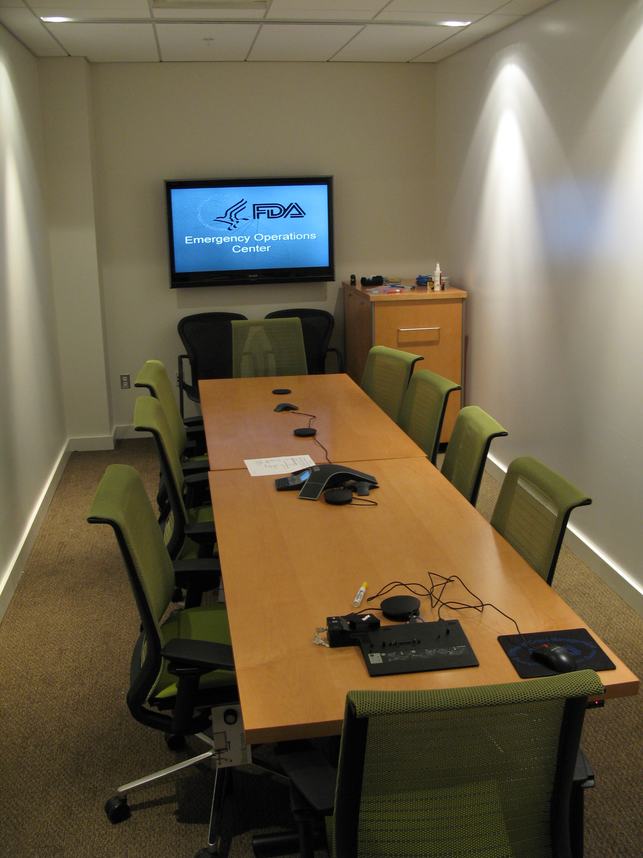 Small conference room in the FDA EOC
