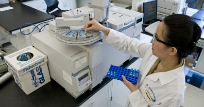 Analyst loading samples unto an analytical instrument in the lab