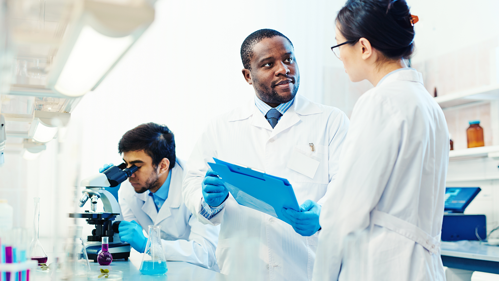 Three scientist in a lab