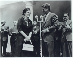 Frances Oldham Kelsey (300px)