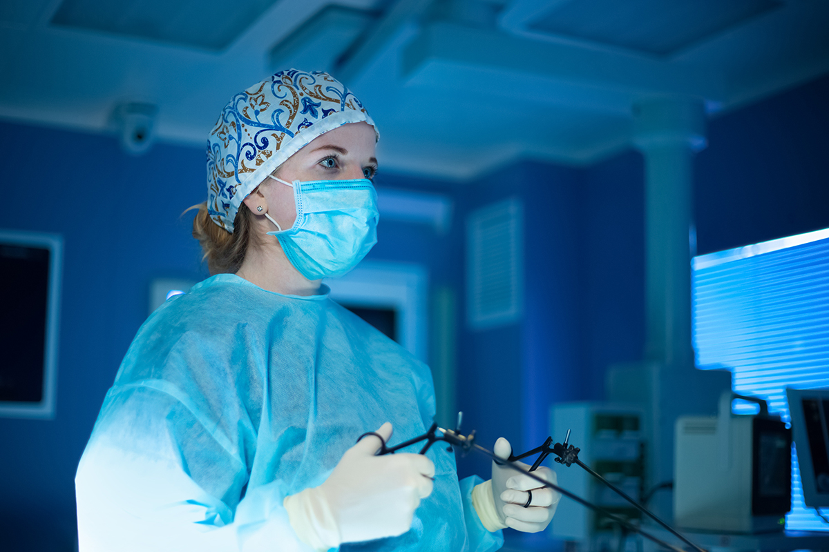 Image of a surgeon performing an abdominal laparoscopic surgery